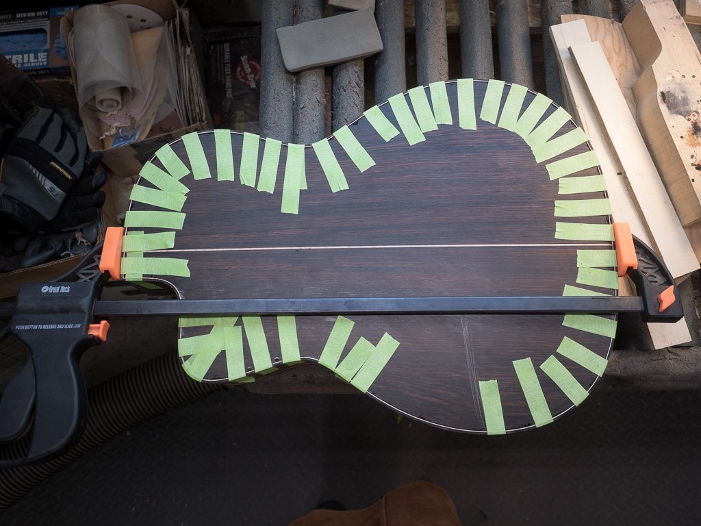 Gluing on the back binding